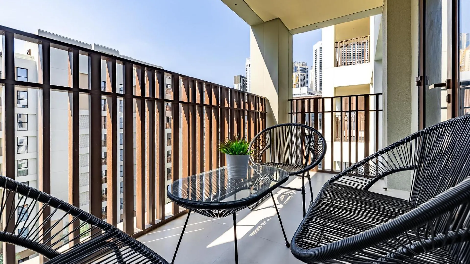 Exquisite 1Bdr Apartment In Creek With Pool View
