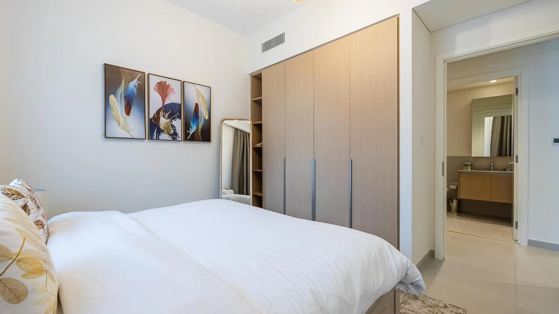 Exquisite 1Bdr Apartment In Creek With Pool View United Arab Emirates