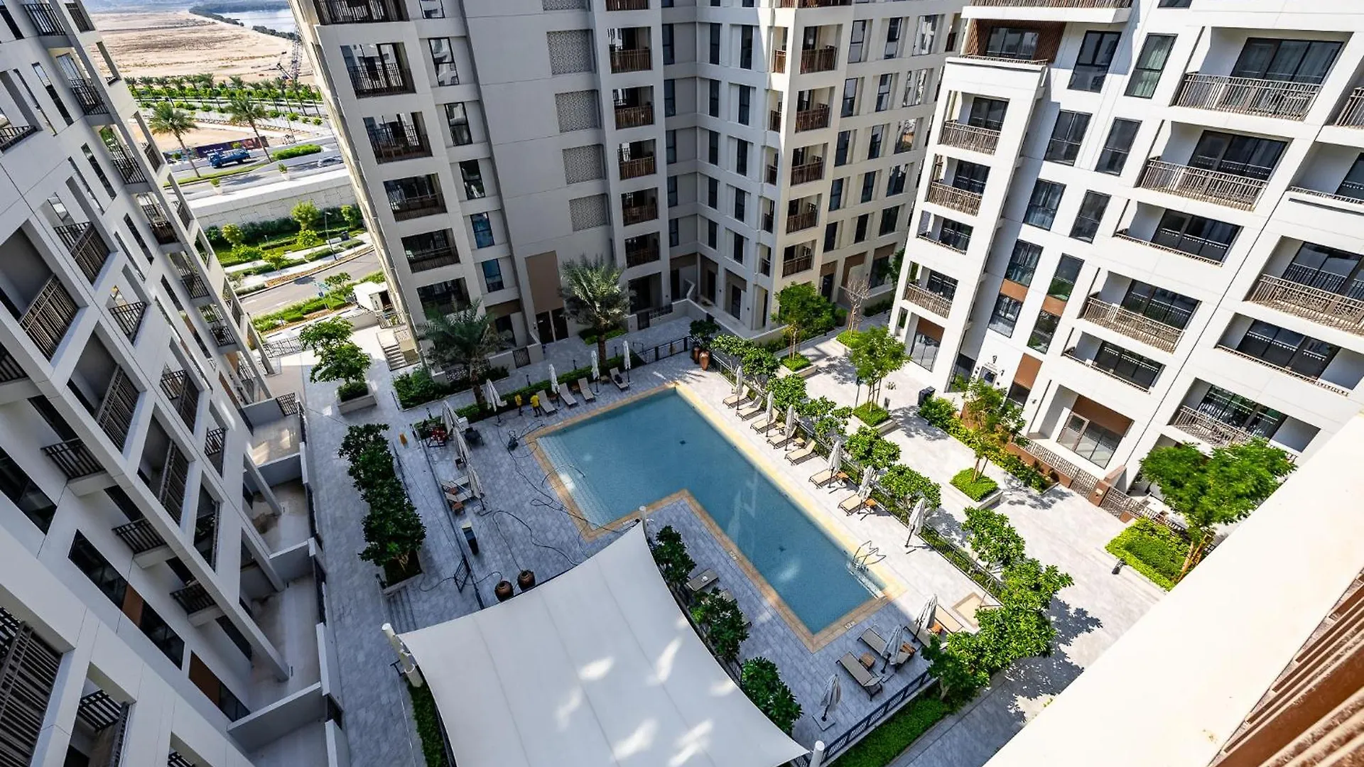 Exquisite 1Bdr Apartment In Creek With Pool View