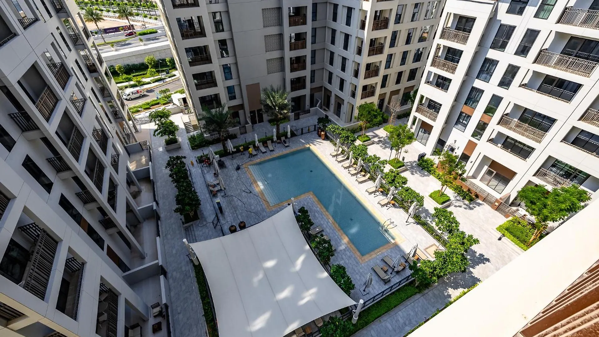 Exquisite 1Bdr Apartment In Creek With Pool View