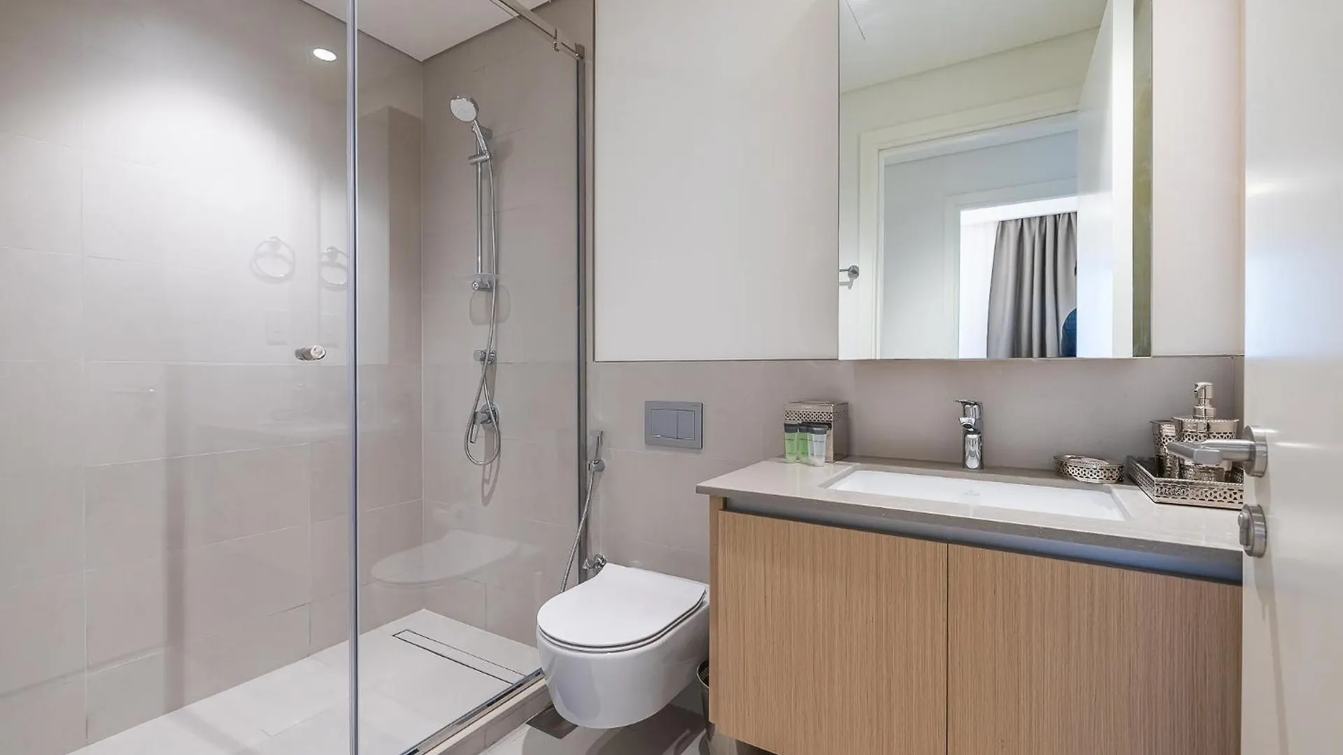 Exquisite 1Bdr Apartment In Creek With Pool View