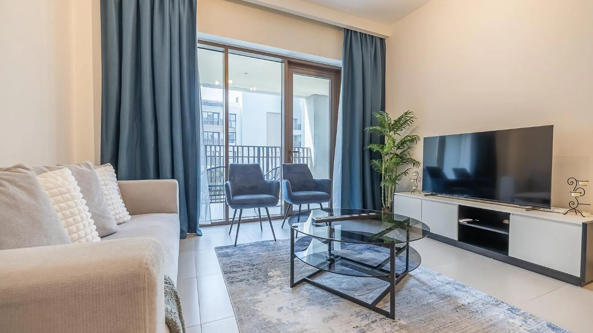 Exquisite 1Bdr Apartment In Creek With Pool View