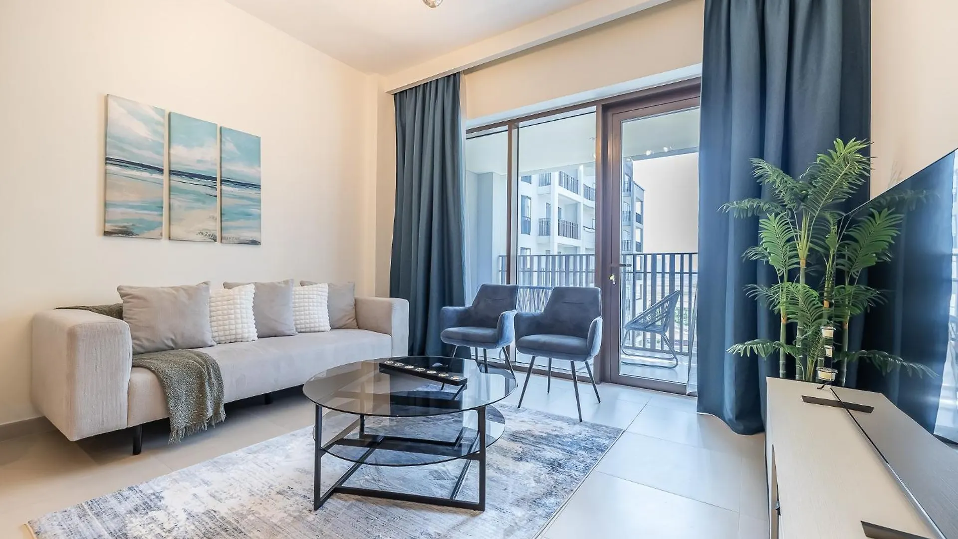 Exquisite 1Bdr Apartment In Creek With Pool View