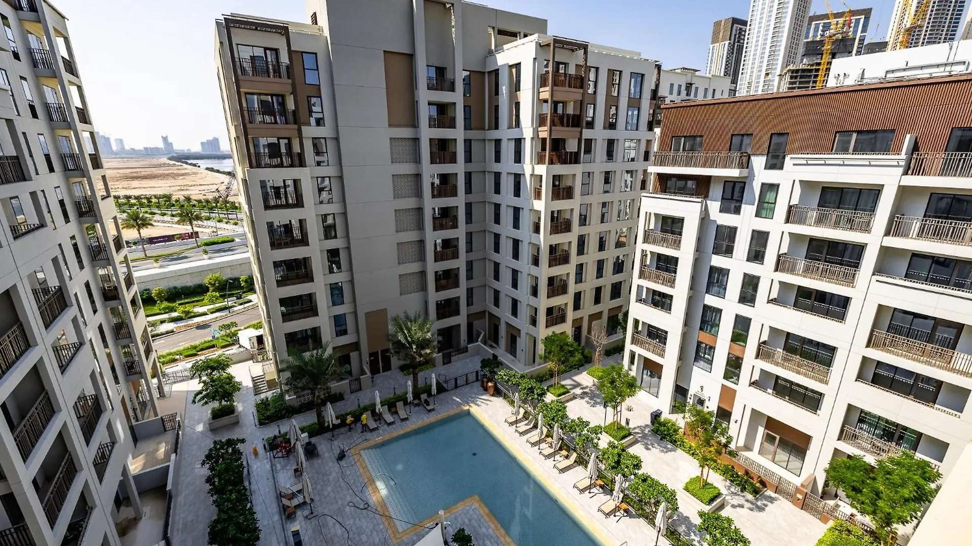 Exquisite 1Bdr Apartment In Creek With Pool View
